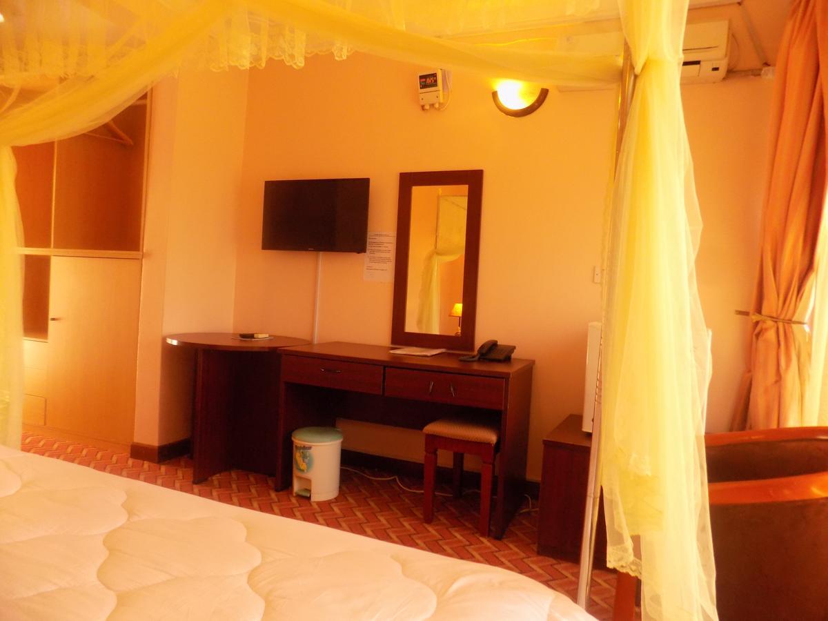 Entebbe Traveller'S Hotel Exterior photo