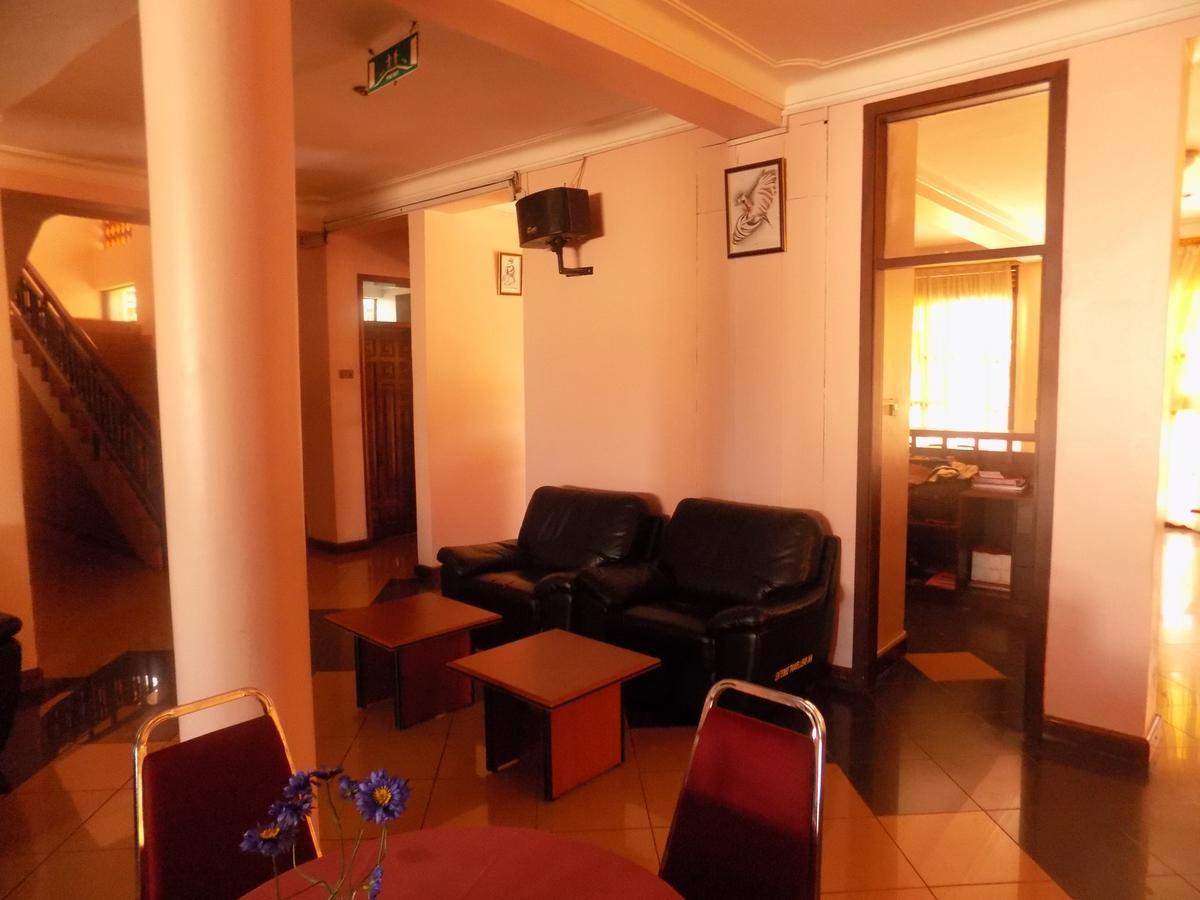 Entebbe Traveller'S Hotel Exterior photo